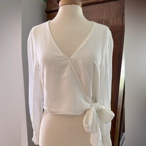 Women’s White American Eagle crop top